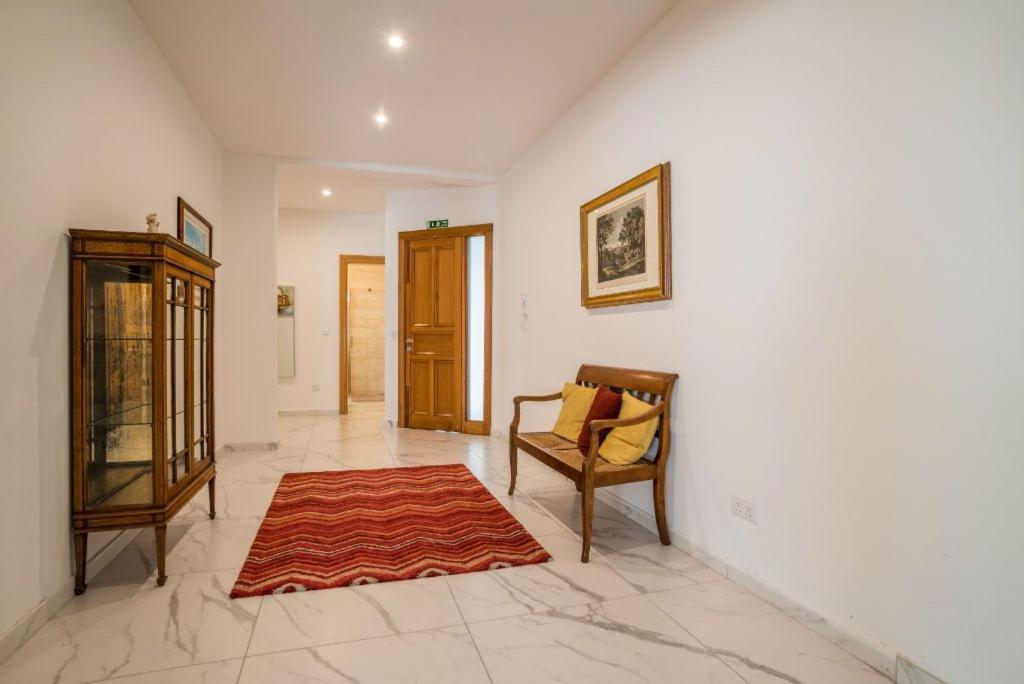 The Sea-Bank Villa Apartments Marsaskala Esterno foto